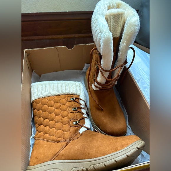 NWT - Picture 1 of 3